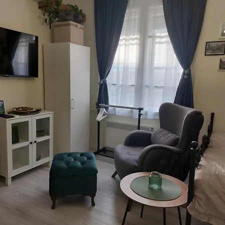 Apartment Gundulic Square 3 *